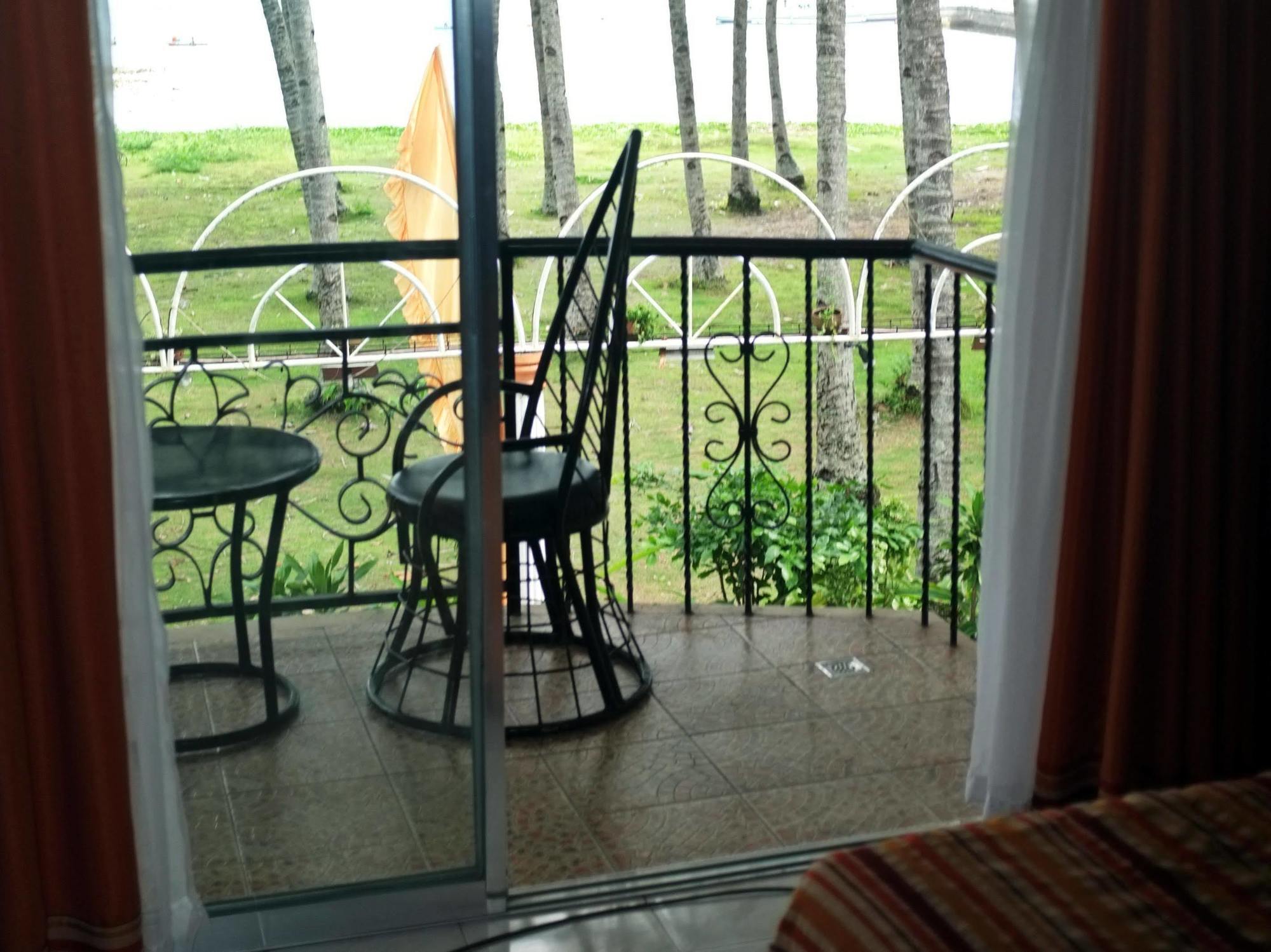 Chateau Del Mar Davao Exterior photo