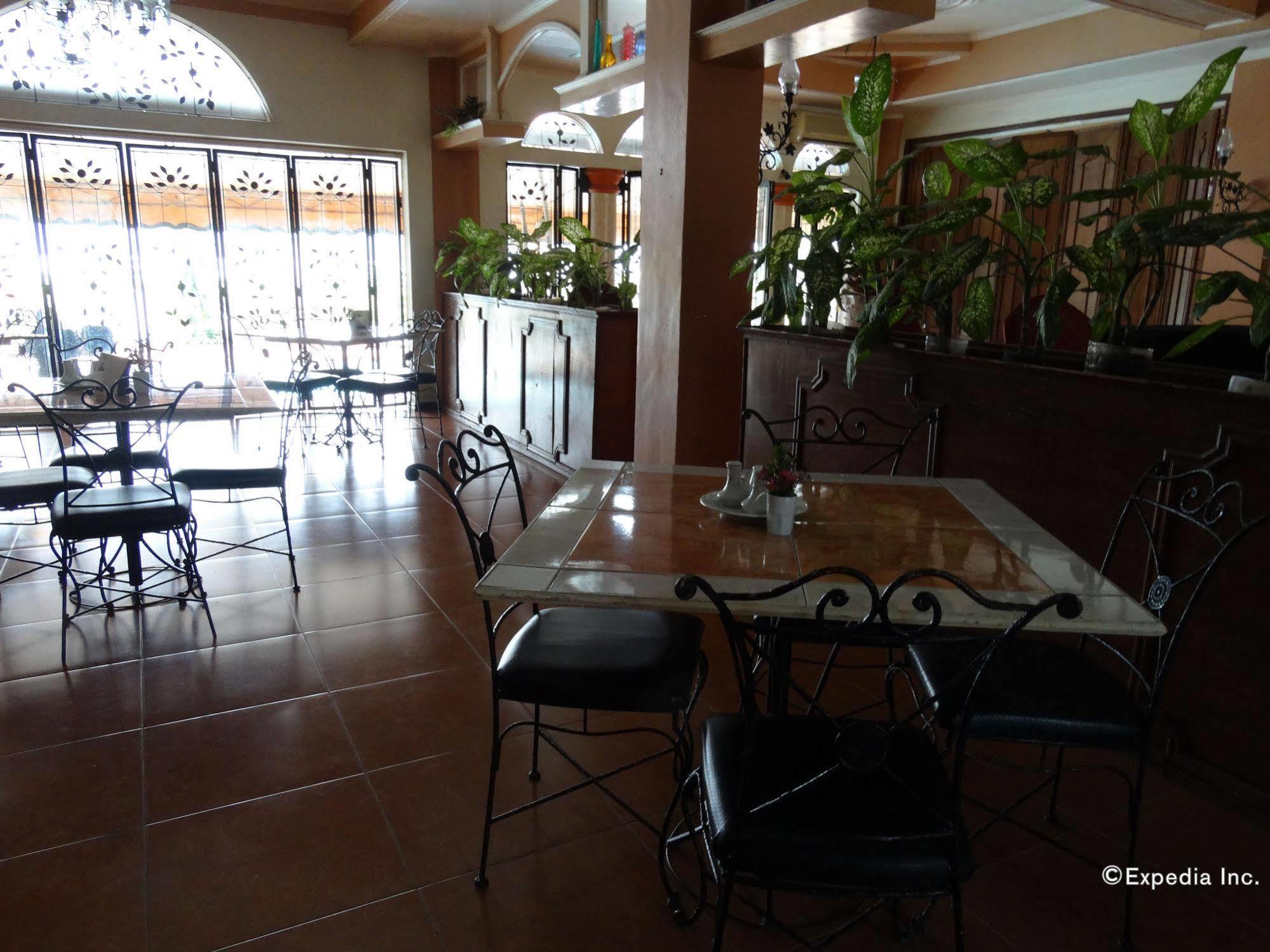 Chateau Del Mar Davao Exterior photo